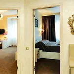 Residence Mysterius Old Town Hotel 4*