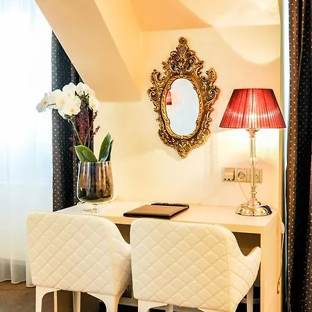 Mysterius Old Town Hotel 4*