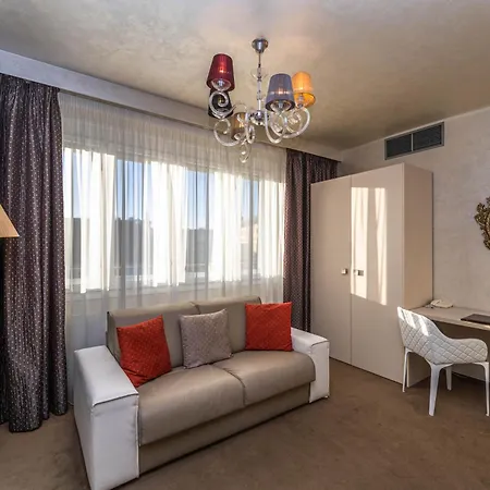 מלון Mysterius Old Town 4*
